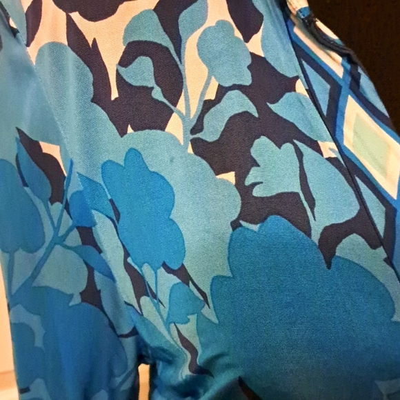 BCBGMaxAZRIA slinky dress in Small. Super fun and sexy. No ironing needed. - Picture 5 of 5